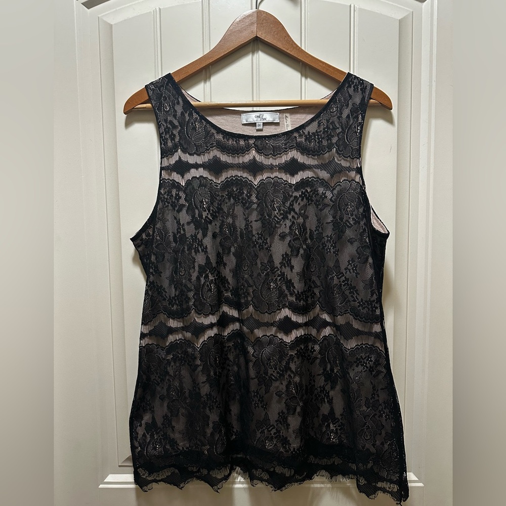 1X Black Vintage Lace Sleeveless Blouse